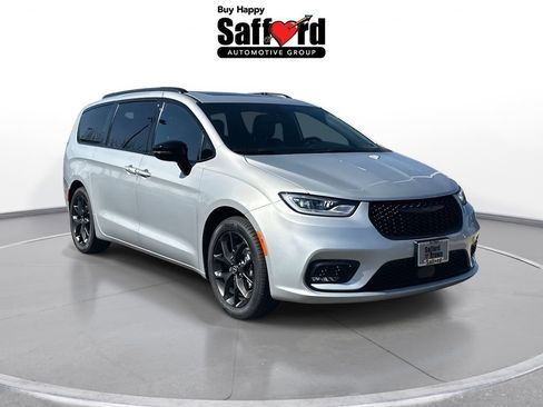 New 2026 Chrysler Pacifica Limited w/ S Appearance Package FWD image 10