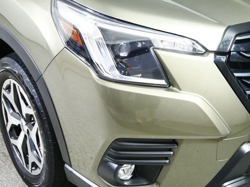 Used 2024 Subaru Forester Premium AWD/4WD image 16