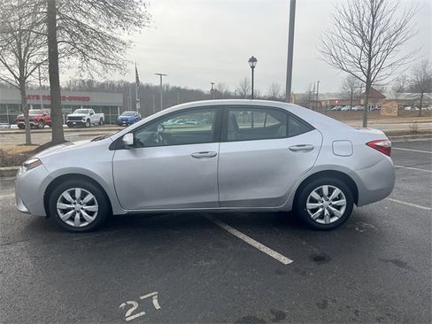 Used 2016 Toyota Corolla LE image 23