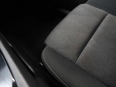 Used 2025 Nissan Rogue SV FWD image 12