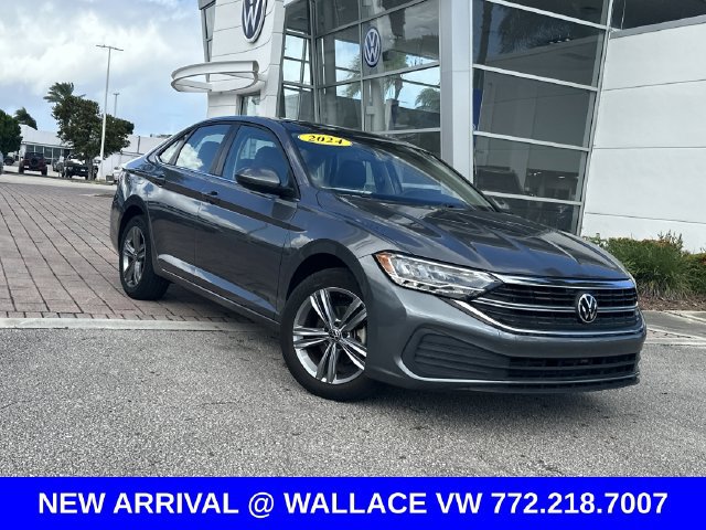 Certified 2024 Volkswagen Jetta SE w/ Panoramic Sunroof Package FWD image 2