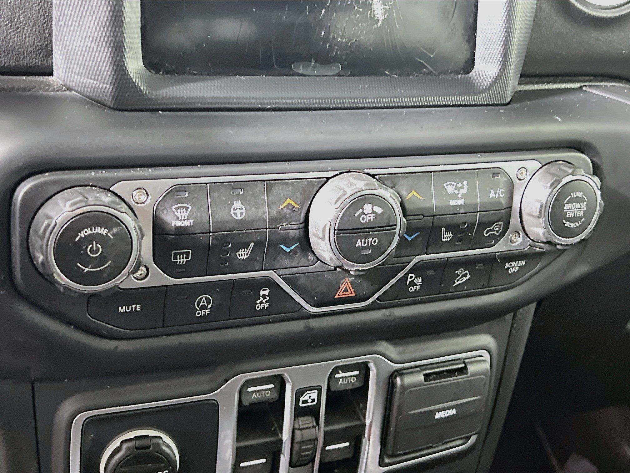 Used 2018 Jeep Wrangler Unlimited Sahara AWD/4WD image 26