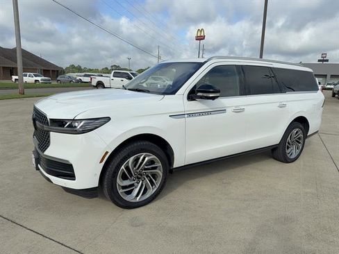 Used 2025 Lincoln Navigator L Reserve AWD/4WD image 1