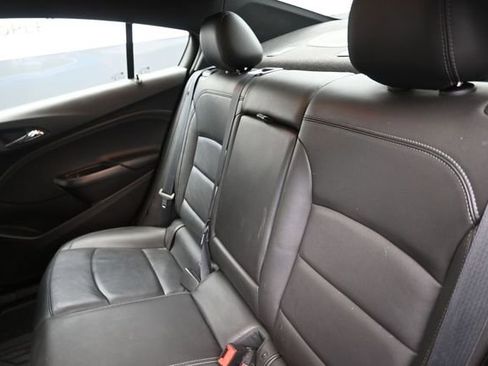 Used 2018 Chevrolet Cruze Premier FWD image 20