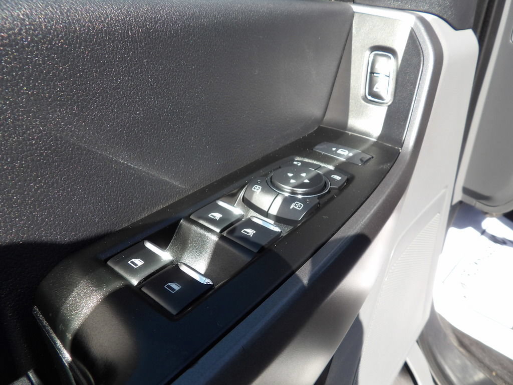 Used 2025 Ford F550 4x4 Crew Cab image 15