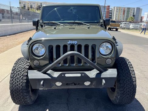 Used 2015 Jeep Wrangler Unlimited Rubicon AWD/4WD image 2