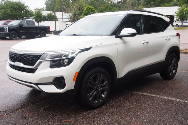 Used 2023 Kia Seltos S w/ Navigation Package FWD image 3