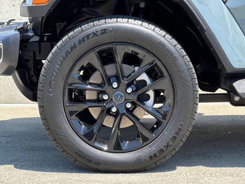 Used 2025 Jeep Wrangler Unlimited Sahara AWD/4WD image 26