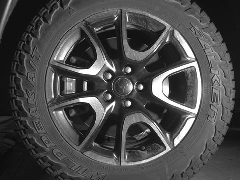 Used 2025 Jeep Compass Trailhawk AWD/4WD image 12