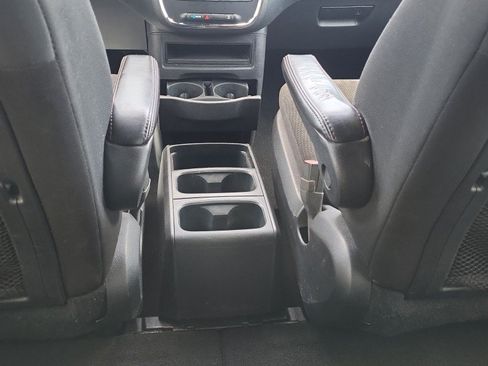 Used 2019 Dodge Grand Caravan SE FWD image 25
