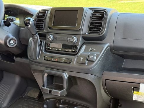 Used 2025 RAM ProMaster 2500 w/ U-Haul Equipment Group FWD image 20