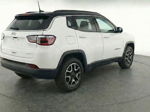 Used 2025 Jeep Compass Trailhawk AWD/4WD image 9