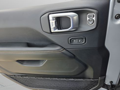 Used 2024 Jeep Wrangler Unlimited Sahara AWD/4WD image 11
