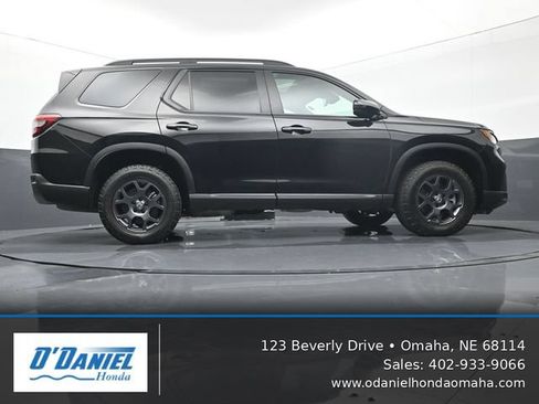 Used 2025 Honda Pilot TrailSport image 13