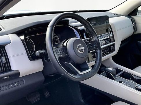 Used 2023 Nissan Pathfinder SL image 12