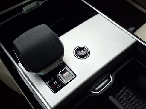 Used 2024 Land Rover Range Rover Autobiography AWD/4WD image 16