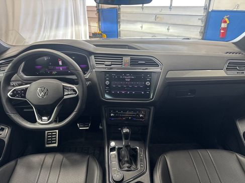 Used 2024 Volkswagen Tiguan SE R-Line AWD/4WD image 18