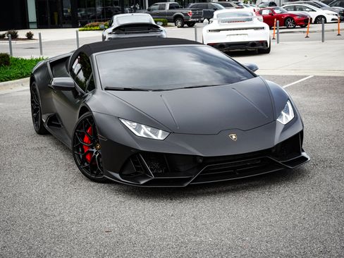 Used 2022 Lamborghini Huracan EVO AWD/4WD image 2