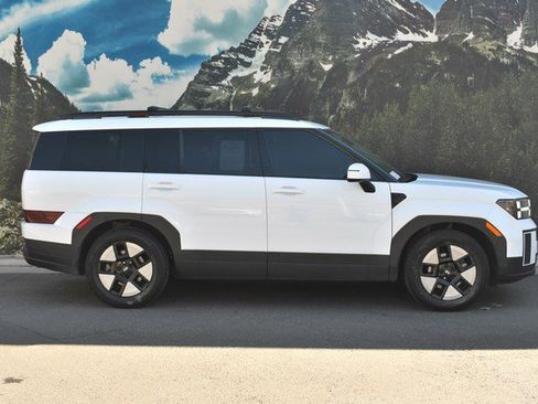 Used 2025 Hyundai Santa Fe SEL image 2