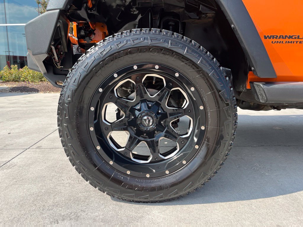 Used 2013 Jeep Wrangler Unlimited Rubicon w/ Connectivity Group AWD/4WD image 3