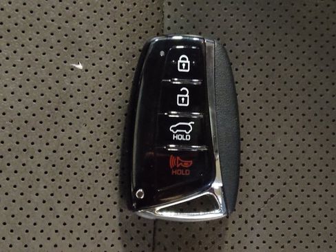 Used 2018 Hyundai Santa Fe Limited AWD/4WD image 32