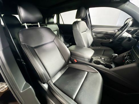 Used 2020 Volkswagen Atlas Cross Sport SEL image 31