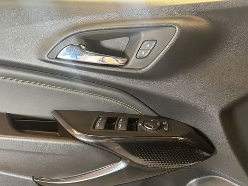 Used 2024 Chevrolet Trax LT w/ Sunroof Package FWD image 20