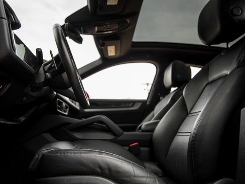 Certified 2024 Porsche Cayenne Coupe AWD/4WD image 23