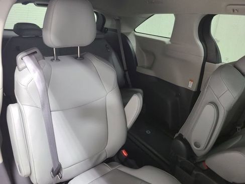 Certified 2024 Toyota Sienna XLE AWD/4WD image 17