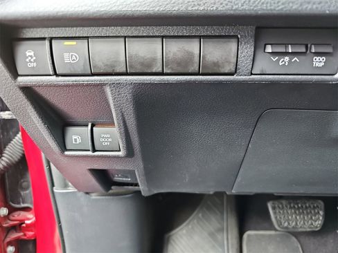 Used 2021 Toyota Sienna XLE image 27