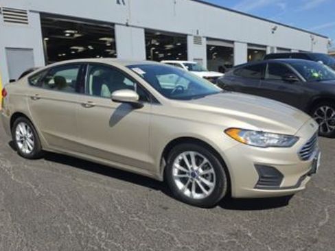Used 2019 Ford Fusion SE FWD image 1