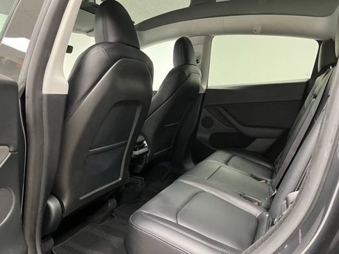 Used 2024 Tesla Model Y 2WD image 41