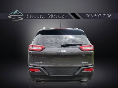Used 2018 Jeep Cherokee Latitude Plus w/ Cold Weather Group AWD/4WD image 6