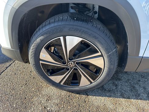 New 2026 Volkswagen Taos SE AWD/4WD image 9