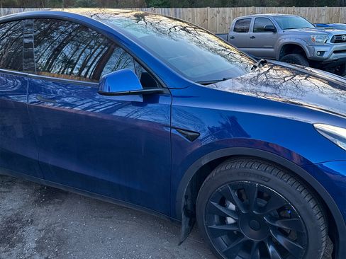 Used 2022 Tesla Model Y Long Range image 19