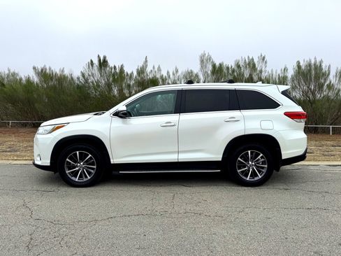 Used 2019 Toyota Highlander XLE image 10