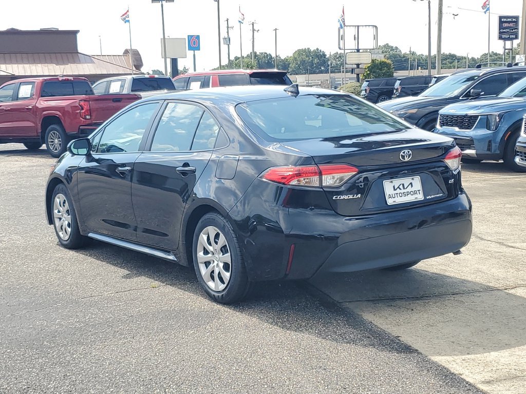 Used 2024 Toyota Corolla LE FWD image 3