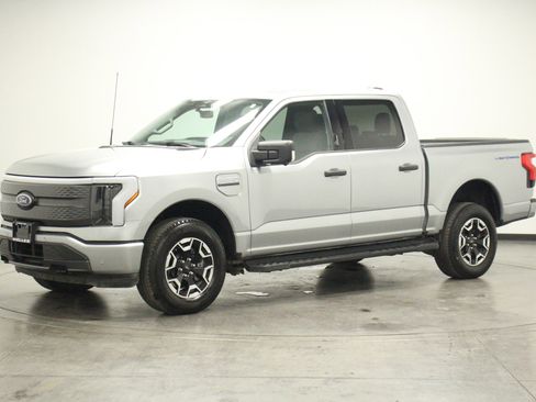 Used 2023 Ford F150 Lightning XLT image 4