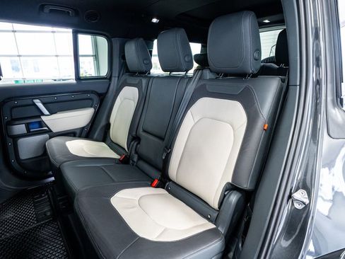 Used 2023 Land Rover Defender 130 X-Dynamic SE image 54