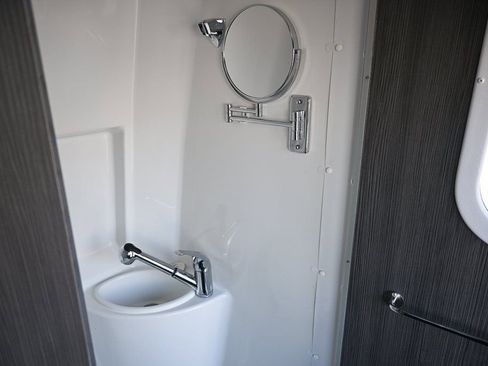 Used 2021 Mercedes-Benz Sprinter 2500 image 19