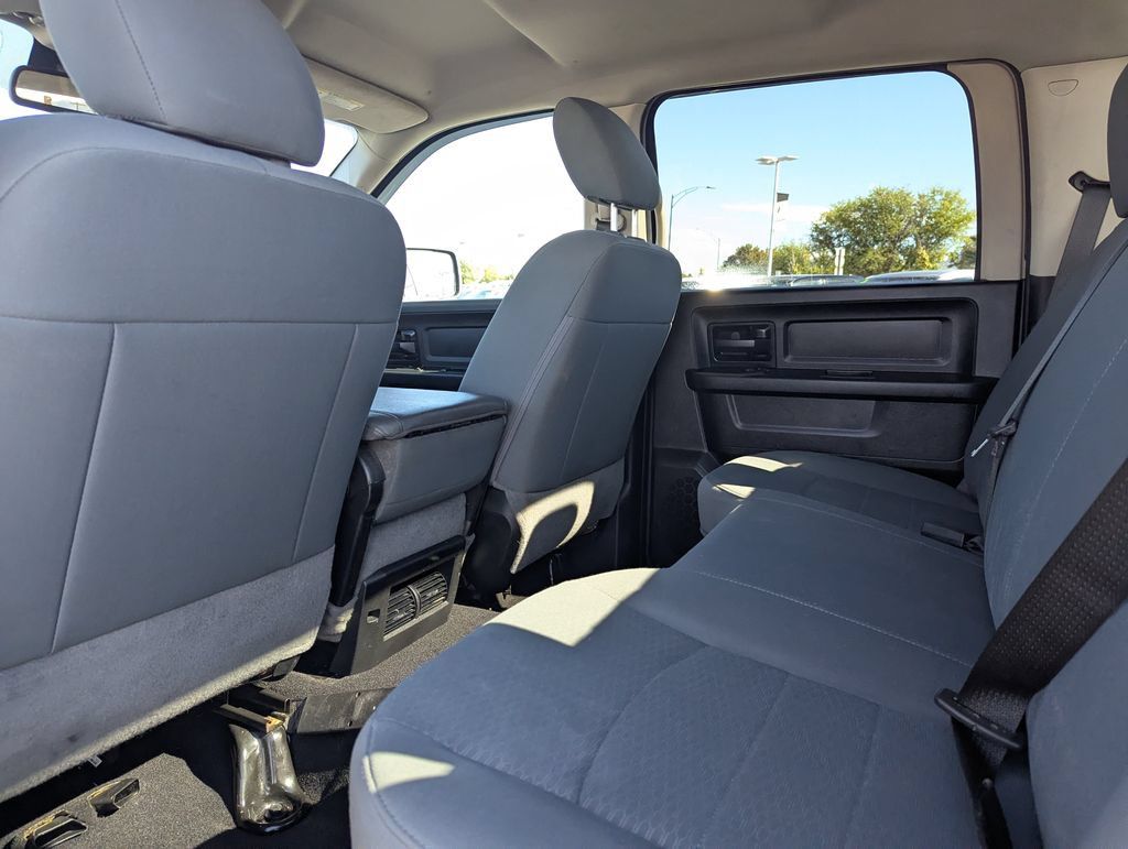 Used 2018 RAM 1500 ST w/ SXT Appearance Group AWD/4WD image 28