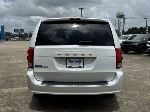 Used 2020 Dodge Grand Caravan SE w/ UConnect Hands-Free Group FWD image 6