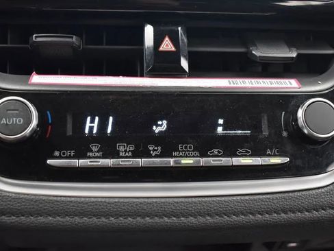 Used 2024 Toyota Corolla SE image 32