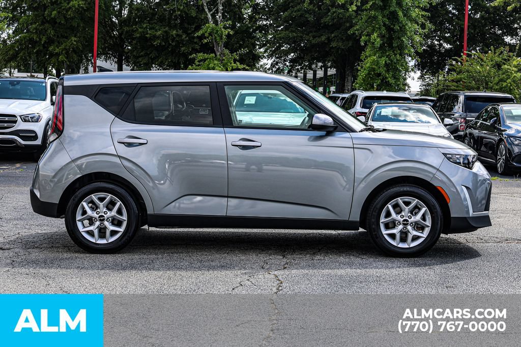 Used 2025 Kia Soul LX w/ LX Technology Package FWD image 9