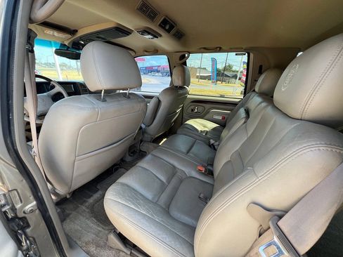Used 2000 Cadillac Escalade 4WD image 11
