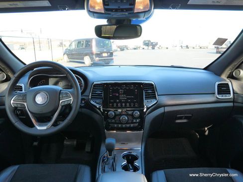 Used 2019 Jeep Grand Cherokee Altitude image 26