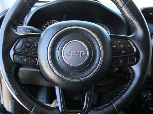 Used 2018 Jeep Renegade Altitude FWD image 25