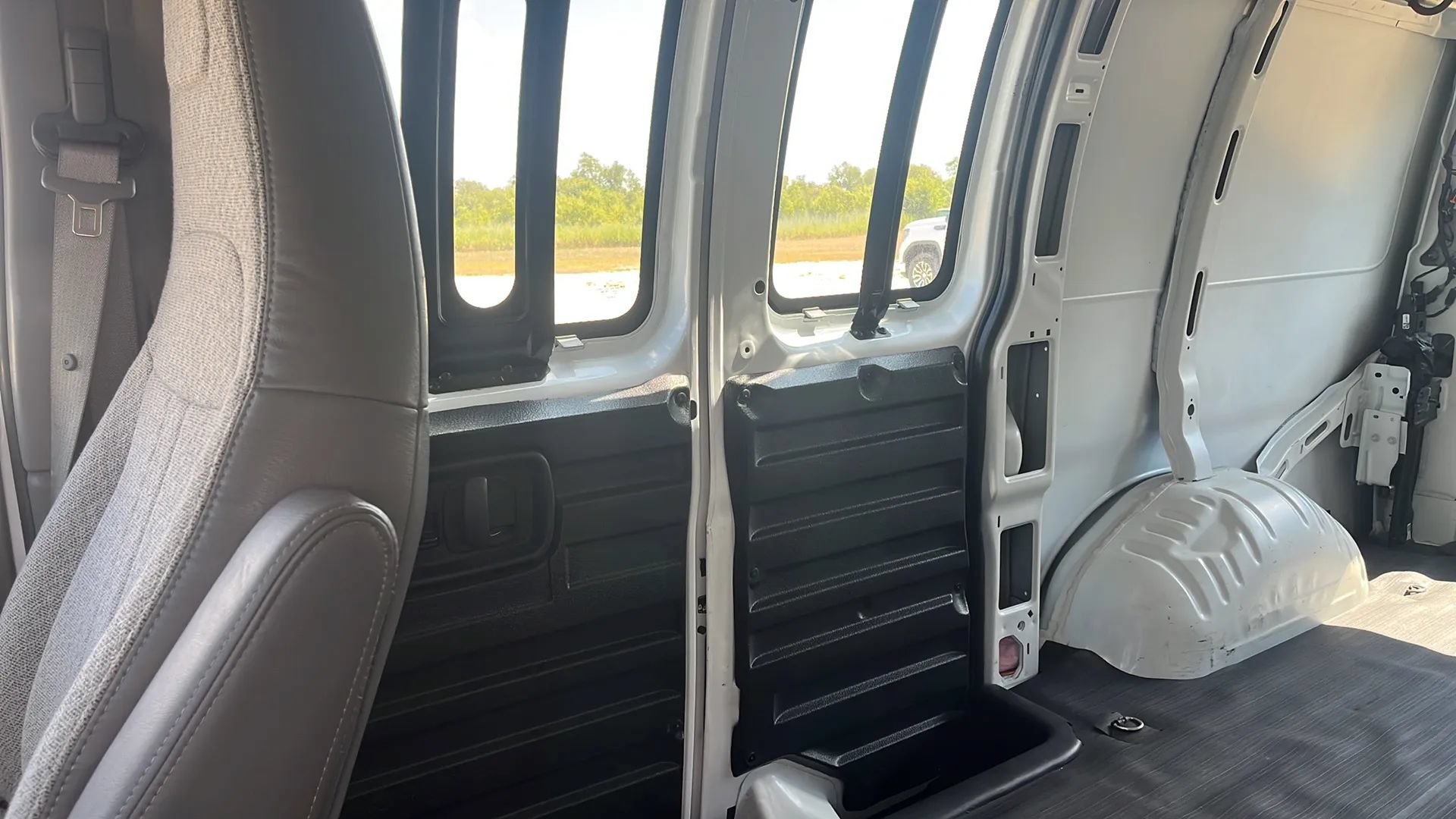 Used 2022 Chevrolet Express 2500 w/ Driver Convenience Package RWD image 17