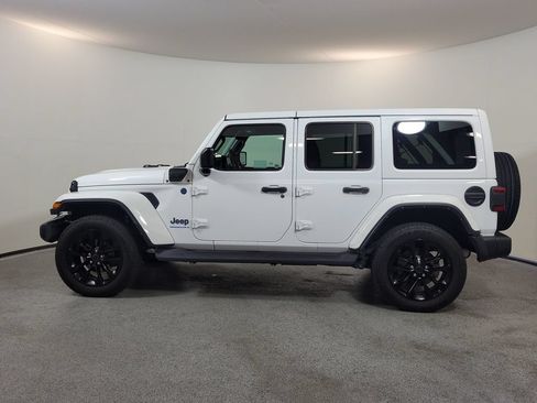 Used 2025 Jeep Wrangler Unlimited Sahara w/ Safety Group AWD/4WD image 4
