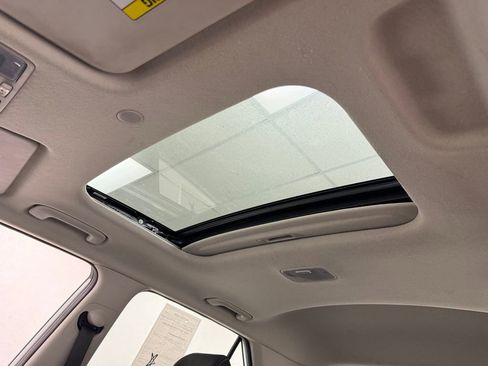 Used 2022 Hyundai Venue SEL image 21